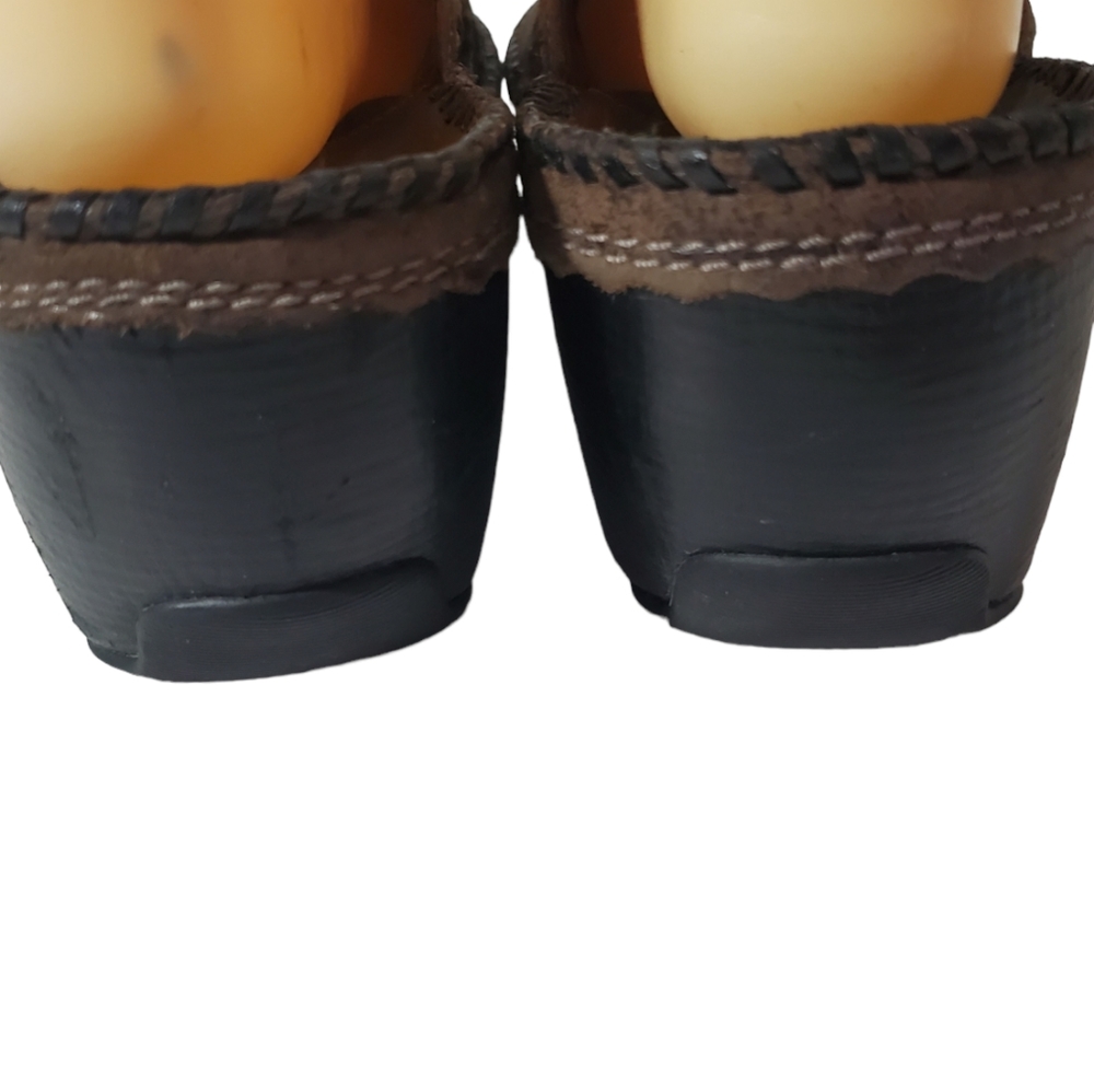 Clarks Chocolate Brown Suede Wedge Clogs w/Artisan Stitching - Picture 5 of 7